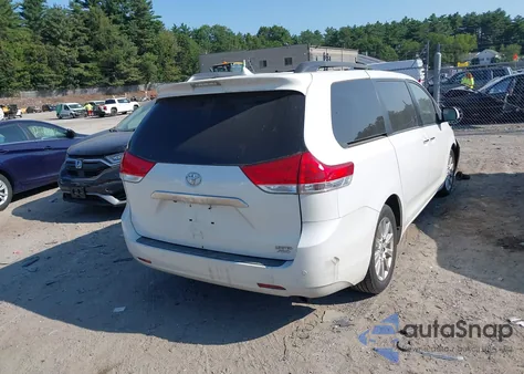 2011 Toyota Sienna Limited z USA, uszkodzony, nr VIN 5TDDK3DC8BS011085